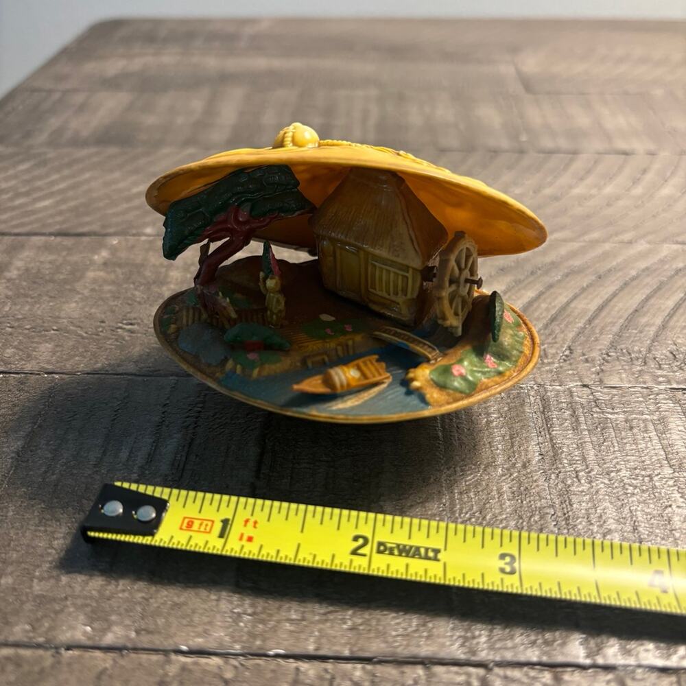 Vintage 50s Japanese Celluloid Clam Shell Diorama